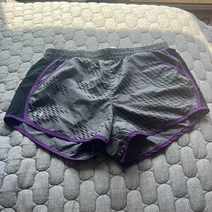 LIKE NEW UNDER ARMOUR SHORTS RUNNING SHORTS